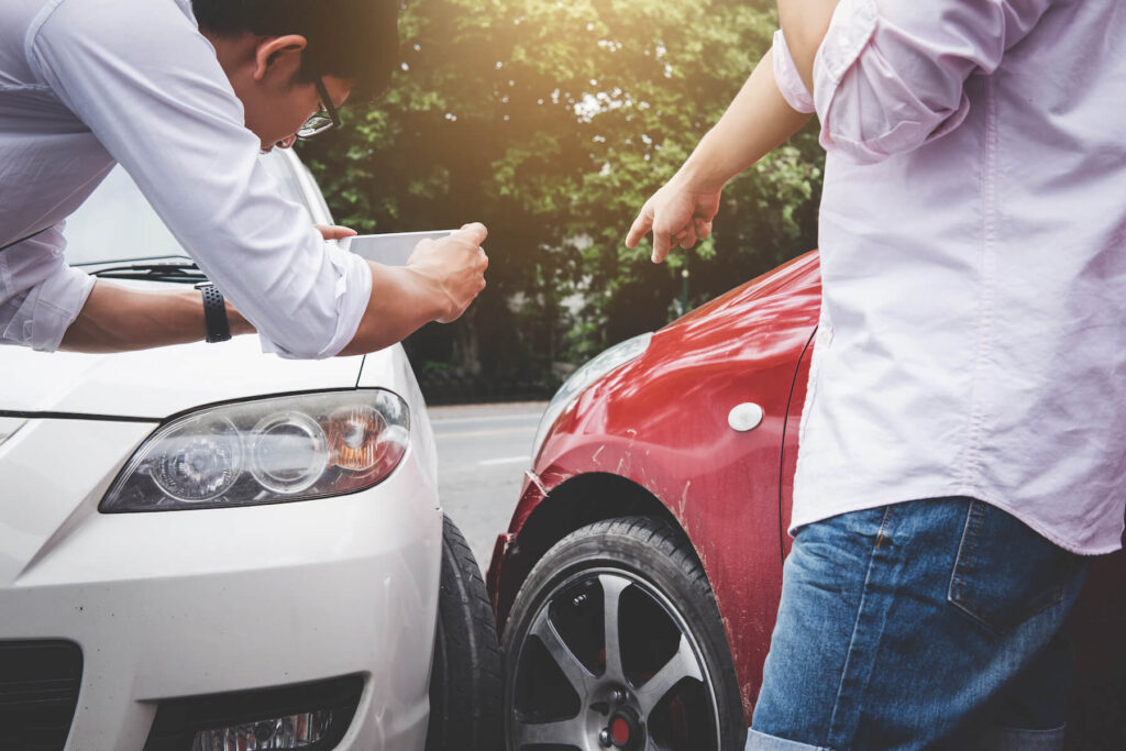 How to File a Personal Injury Claim Without a Lawyer: Navigating Car Accidents and Settlements